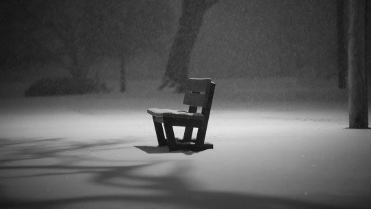 Elegir estar solo para no sufrir: el miedo al vínculo explicado