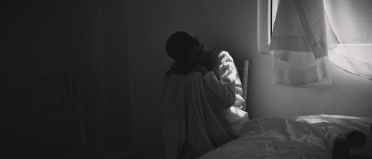 Por qué tener pocos amigos daña más la salud mental de las personas deprimidas