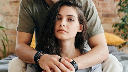 Celos intensos en pareja: cómo reconocer la celotipia y qué hacer