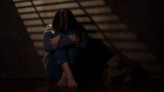 El abismo en la mirada: por qué debemos hablar del suicida y no solo del suicidio