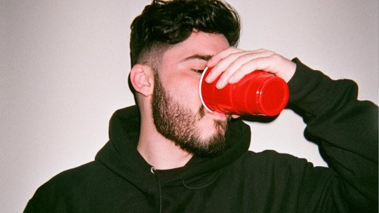 Por qué no puedes parar de beber alcohol (aunque quieras)