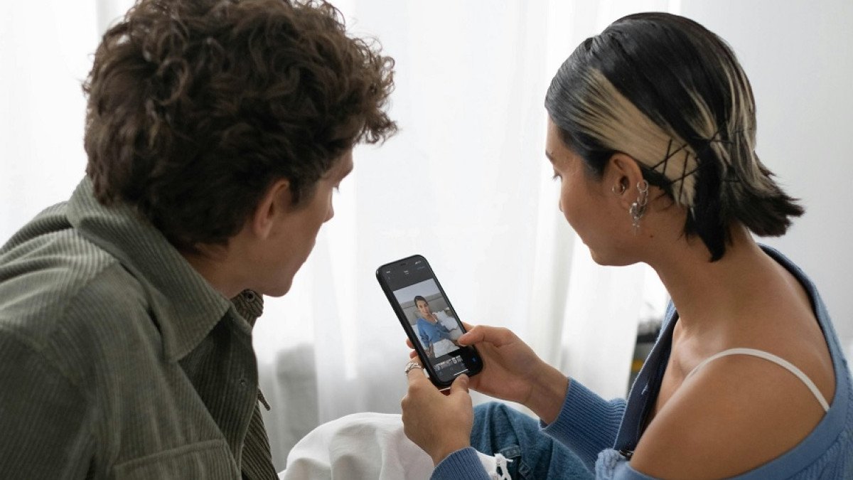 El exceso del uso del smartphone como eje de los problemas en la pareja