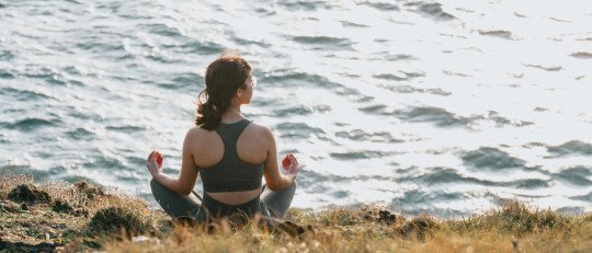 No consigo desconectar en vacaciones: 6 prácticas de mindfulness para salir del modo trabajo