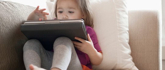 Pantallas y desarrollo cerebral infantil: ¿cómo afecta el contacto temprano con las nuevas tecnologías?