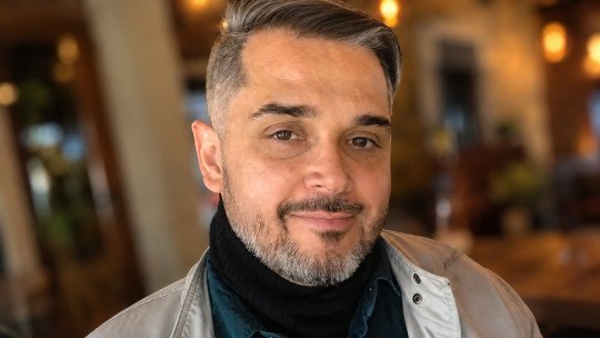 Entrevista a Carlos Murguía: las raíces sociales de la ansiedad y la depresión