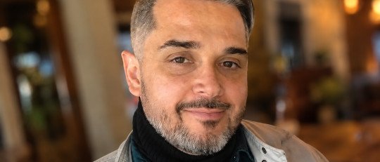 Entrevista a Carlos Murguía: las raíces sociales de la ansiedad y la depresión