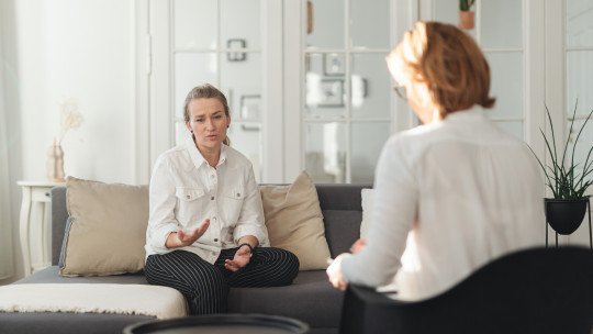 ¿Qué es la Terapia de Aceptación y Compromiso (ACT) y cómo puede ayudarte a mejorar tu bienestar emocional?