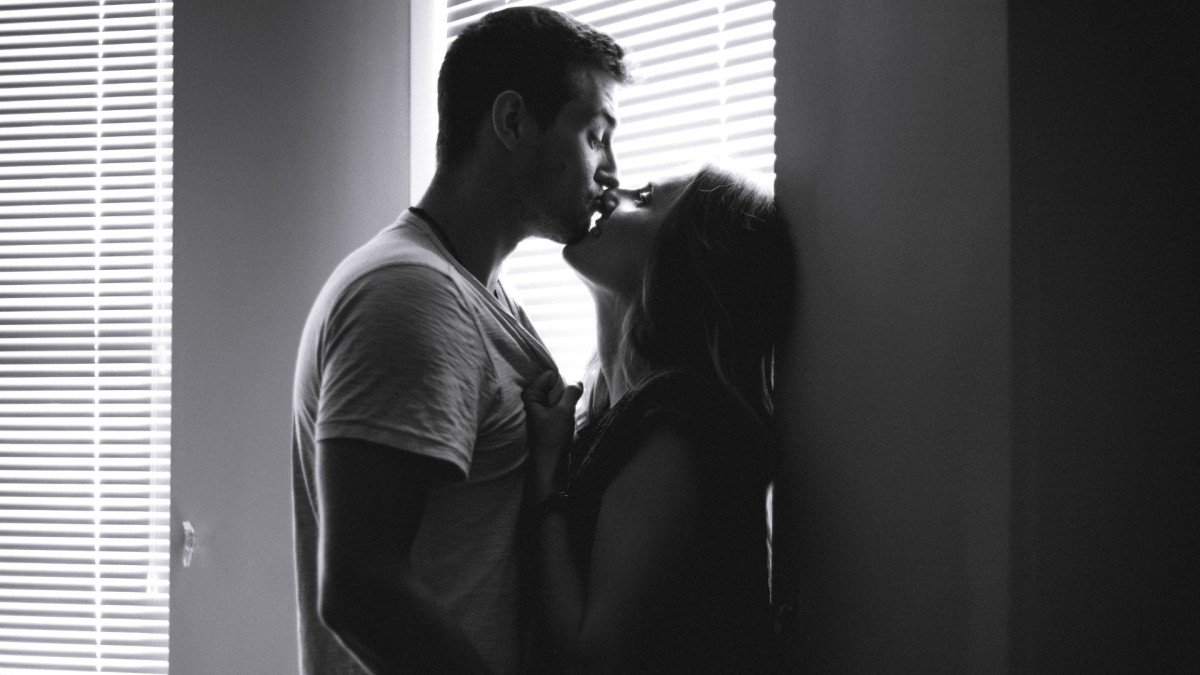 Cinco formas respaldadas por la ciencia para revivir tu relación de pareja