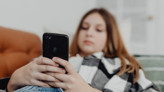 ¿Cómo está afectando el mundo digital a los jóvenes? Riesgos, beneficios y claves para un uso saludable