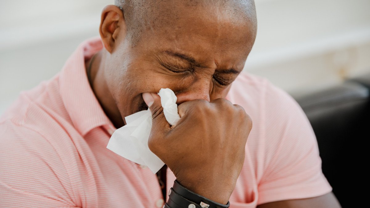 «Los hombres no lloran»: La ciencia detrás de la salud mental masculina