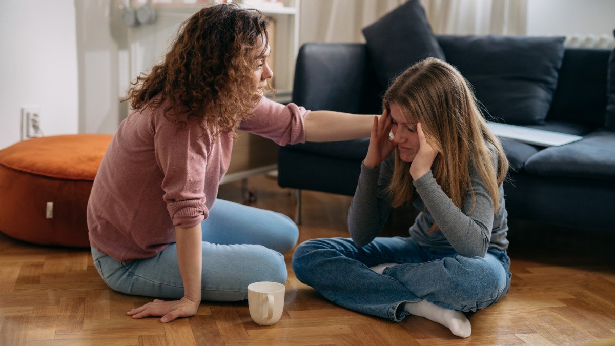 Hijos de madres narcisistas: 7 secuelas de crecer en alerta constante (y cómo liberarte)