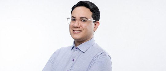 Entrevista a José Alaniz: estrés de minorías en la comunidad LGBTQ+ latina y terapia afirmativa