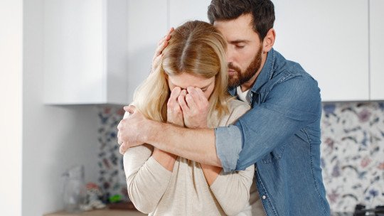 Más allá de la etiqueta: comprender la «dependencia emocional» desde el análisis funcional