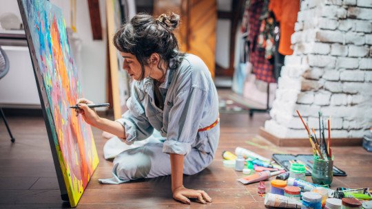 Psicoterapia para artistas: cómo cuidar la salud mental cuando crear también es trabajar