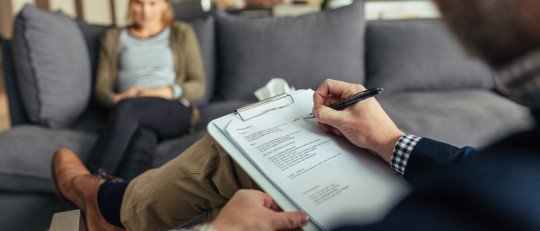 Ir al psicólogo: qué ocurre realmente en una sesión de terapia