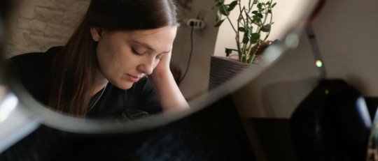 Pensamientos intrusivos: qué son y cómo aprender a relacionarnos con ellos
