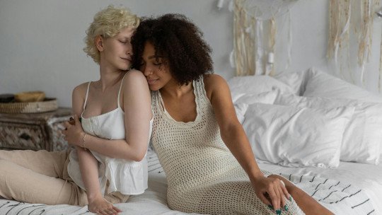 «No se cura lo que no es enfermedad»: la verdad sobre la terapia afirmativa LGBT+