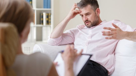 ¿Por qué a los hombres les cuesta ir al psicólogo?