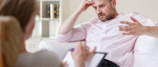 ¿Por qué a los hombres les cuesta ir al psicólogo?