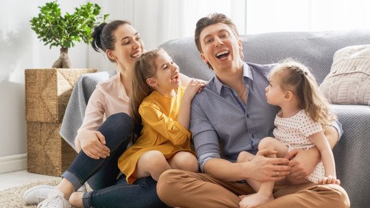 La ley de causa y efecto en la crianza: enseñar a nuestros hijos a pensar antes de actuar
