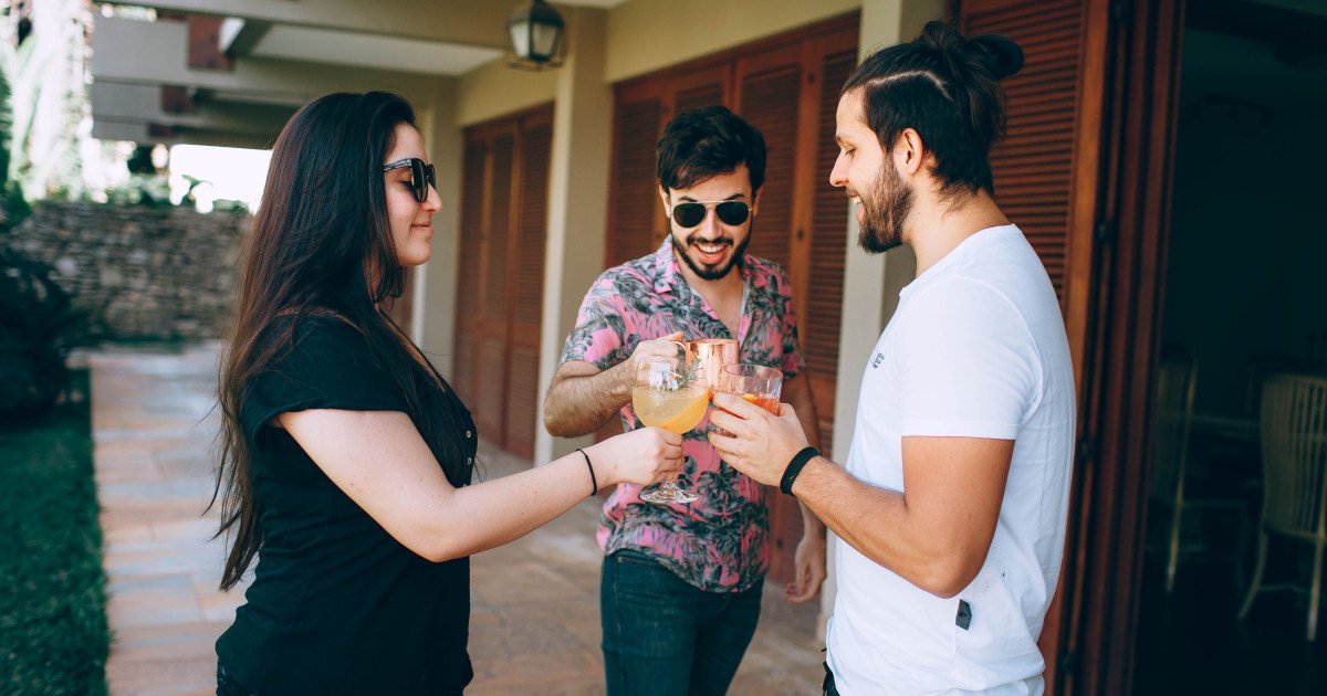 Friend bombing: ¿qué es y cómo reconocer una amistad que va demasiado rápido?