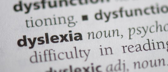 Dislexia en adultos: estrategias y ajustes útiles en el trabajo y los estudios