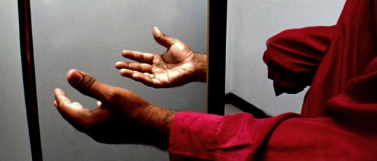 El miembro fantasma y la terapia de la caja espejo