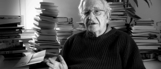 La teoría del desarrollo del lenguaje de Noam Chomsky