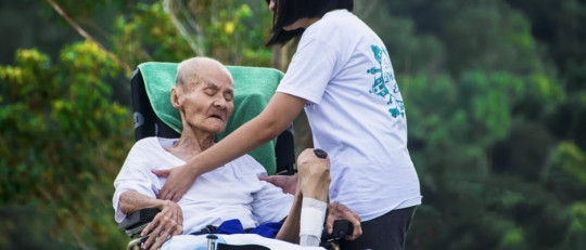 Cuidado de las personas mayores