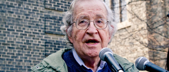 Noam Chomsky: biografía de un lingüista antisistema