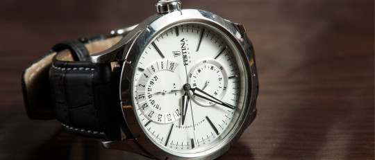 En qué mano se pone el reloj