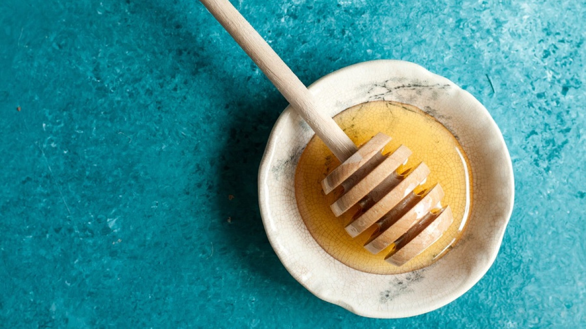 Los 10 beneficios y propiedades que tiene la miel pura de abeja