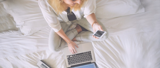 ¿Cómo pedirle una cita a un hombre con un mensaje?