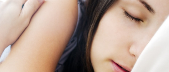 Los 3 beneficios psicológicos de dormir la siesta