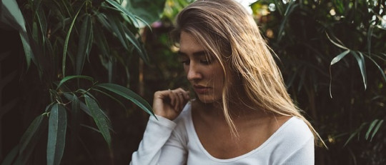 9 hábitos y costumbres de las personas crónicamente infelices