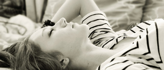 Las mujeres necesitan dormir más que los hombres, según un estudio