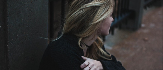 Teoría de los tres pasos del suicidio de Klonsky y May