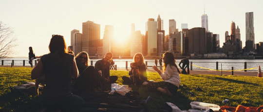 Cómo conocer gente en una nueva ciudad