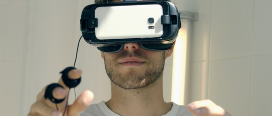 Tratamiento psicológico de la fobia a volar mediante Realidad Virtual