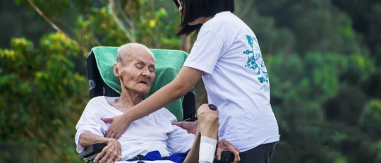 Cómo ayudar a una persona con demencia