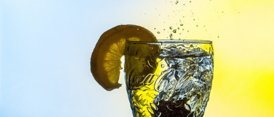 8 beneficios de beber agua con limón por la mañana