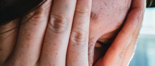 Cómo reconocer a alguien con baja autoestima