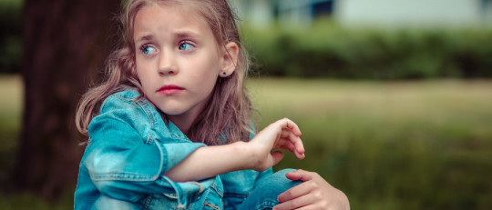 Cómo ayudar a un niño que se siente rechazado