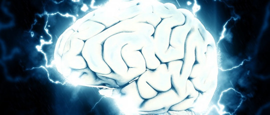 8 hábitos frecuentes que matan neuronas