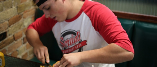 Síndrome del Comedor Nocturno: causas, síntomas y tratamiento de este trastorno alimentario