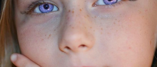 ojos color violeta naturales