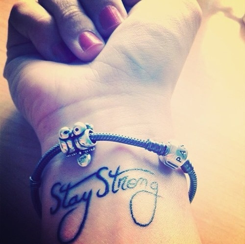 Stay Strong, Tatuaje, Frase, 