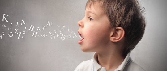 Ecolalia: qué es, causas y trastornos relacionados