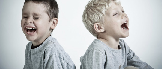 Cómo educar en positivo: 15 ejemplos y estrategias prácticas