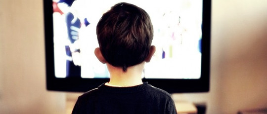 Los efectos negativos de la televisión en los niños, según la ciencia